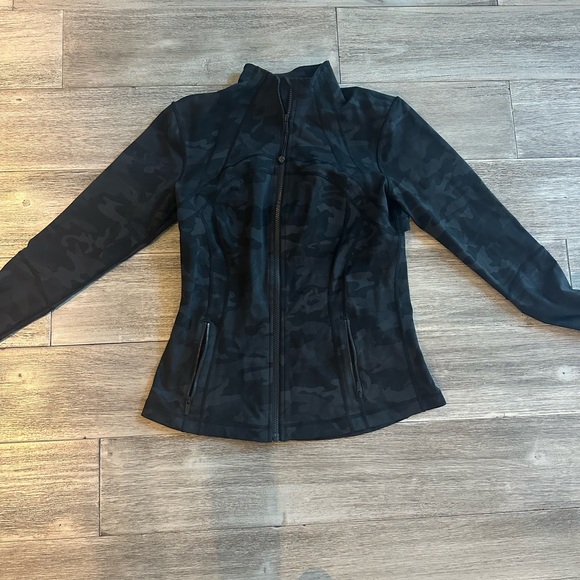 lululemon athletica Dark Camouflage Utility Jacket - Picture 3 of 8